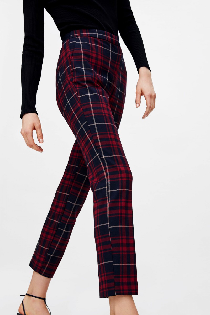 Pantalon Jogger à carreaux à la taille par Zara, pour 19,95 euros.
