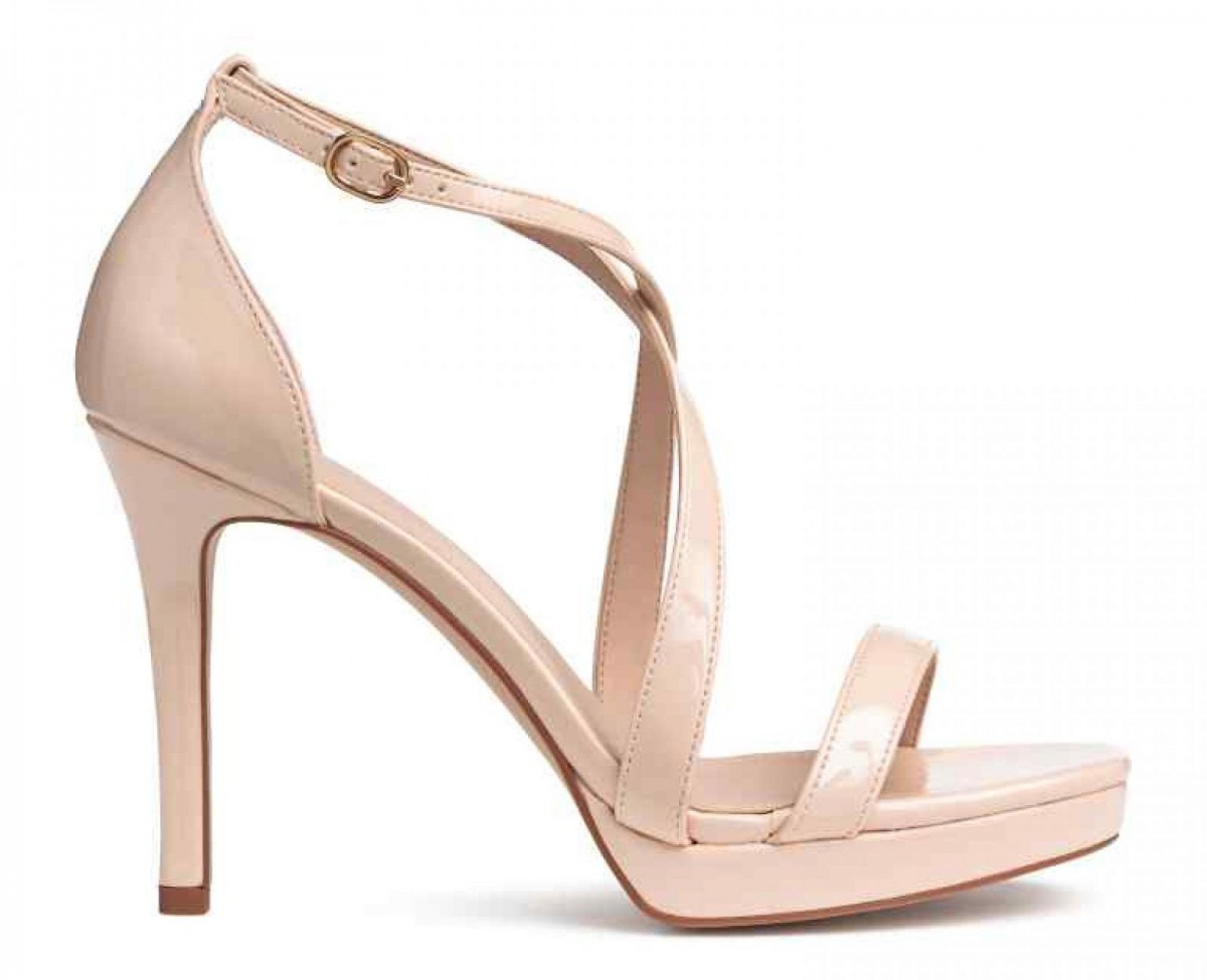 Les sandales à lanières "nude" de H & M, à 29,99 euros